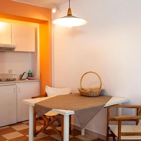 Emily'S Suites Adamantas  Luaran gambar
