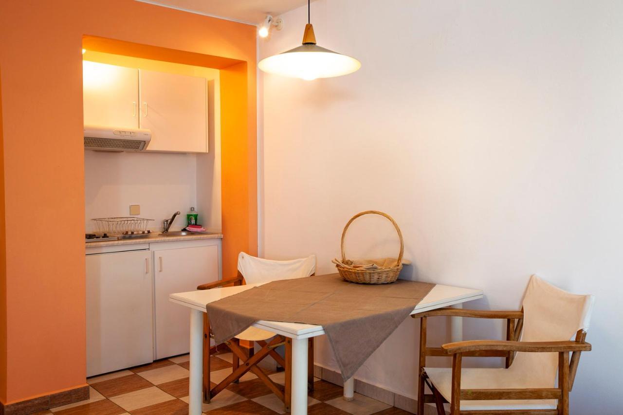 Emily'S Suites Adamantas  Luaran gambar