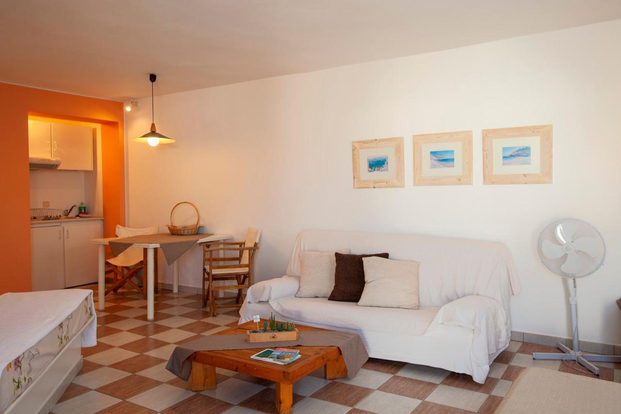 Emily'S Suites Adamantas  Luaran gambar
