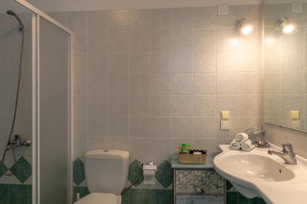 Emily'S Suites Adamantas  Luaran gambar