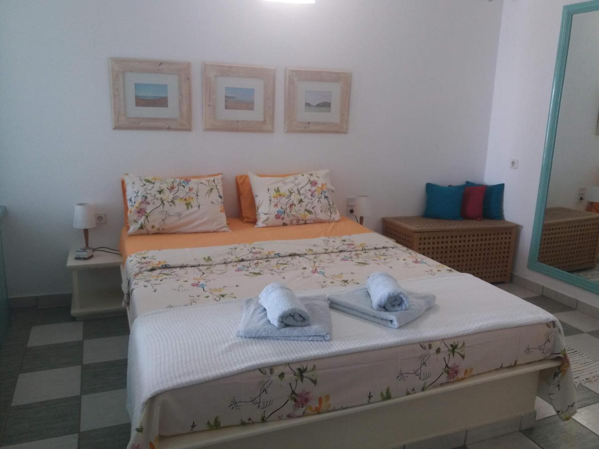 Emily'S Suites Adamantas  Luaran gambar