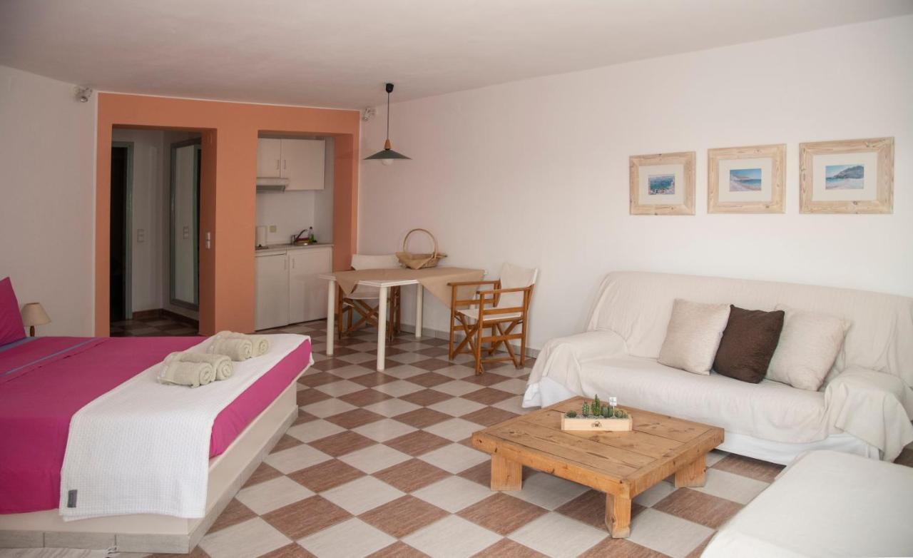 Emily'S Suites Adamantas  Luaran gambar
