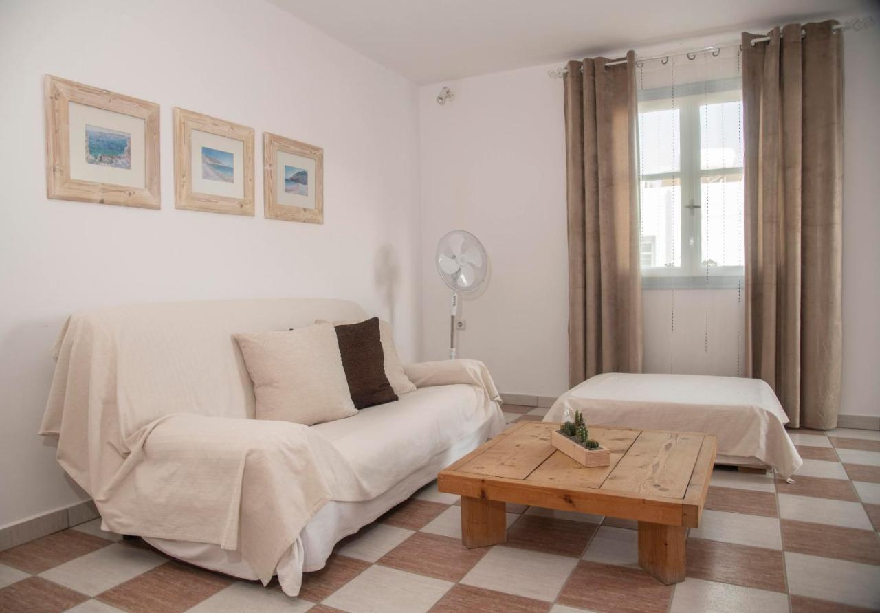 Emily'S Suites Adamantas  Luaran gambar