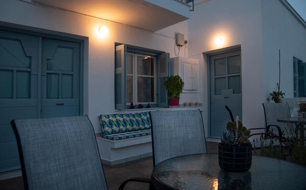 Emily'S Suites Adamantas  Luaran gambar