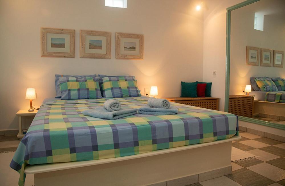 Emily'S Suites Adamantas  Luaran gambar